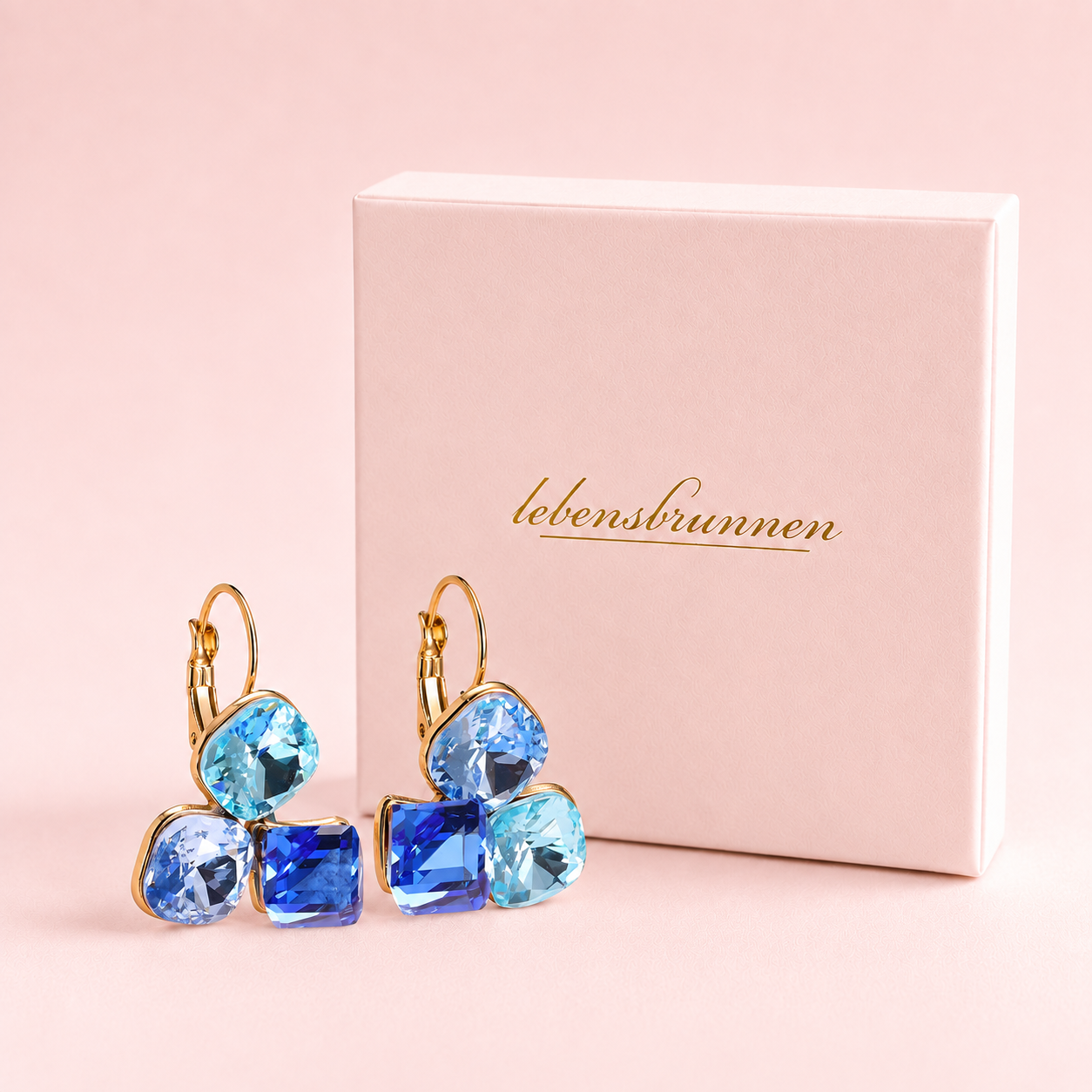 Statement Ohrringe mit drei Glassteinen, Blau – vergoldet, 30 × 21 mm