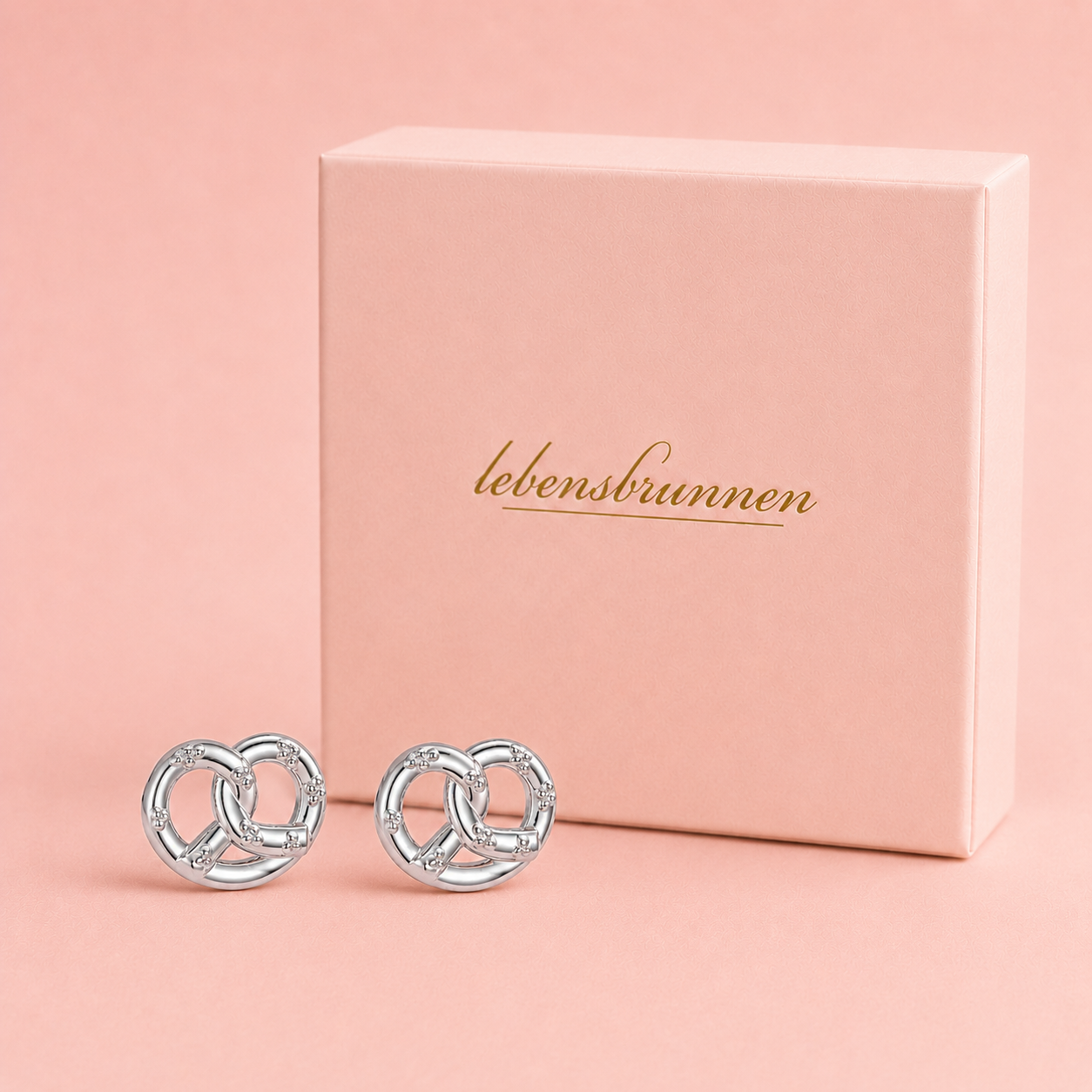 Dirndl Ohrringe Brezel oder "Dirndl-Brezn" - Weißgold vergoldet, 15mm