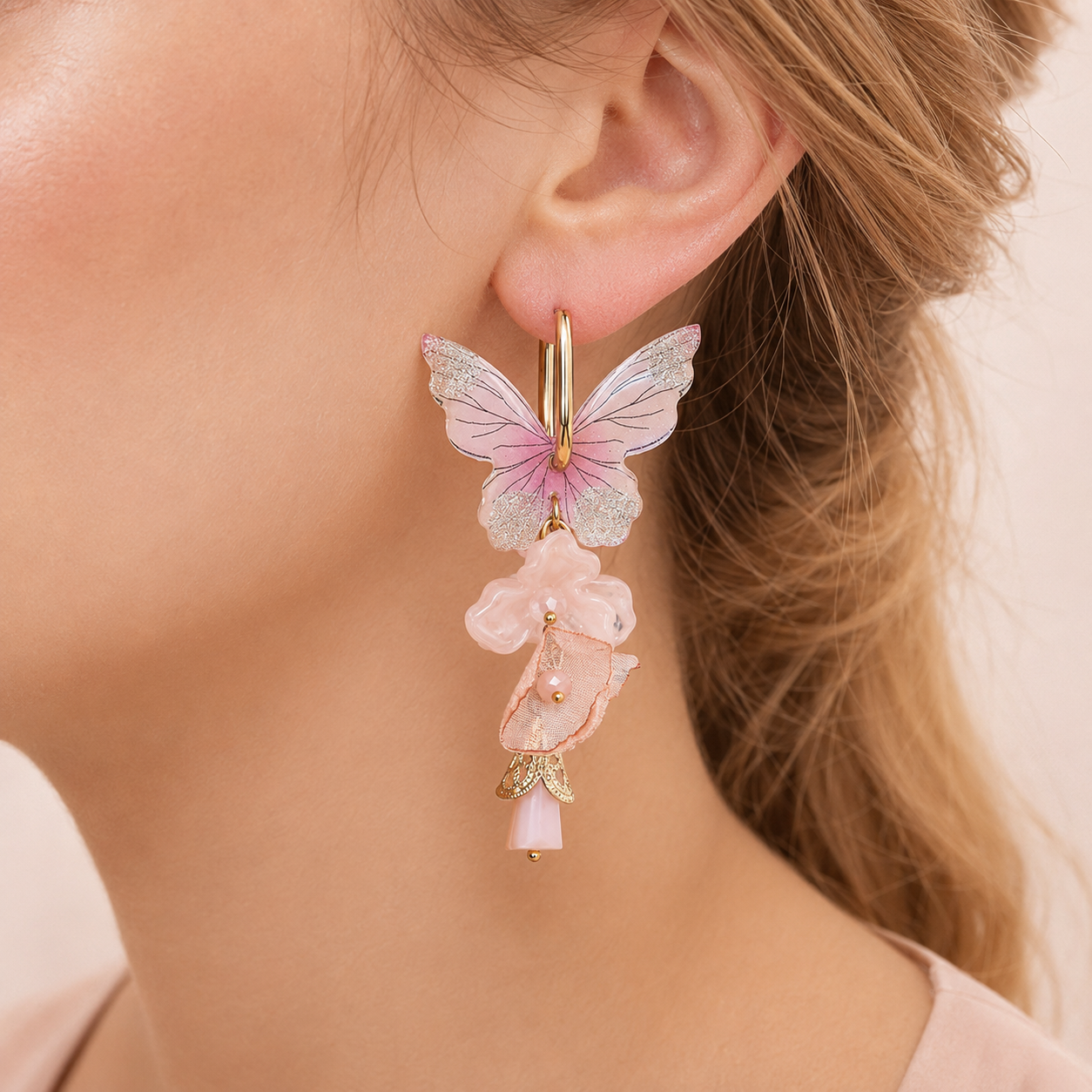 Schmetterlings Ohrringe mit Acrylblüten, Rosa "Butterfly" – vergoldet, 80 mm