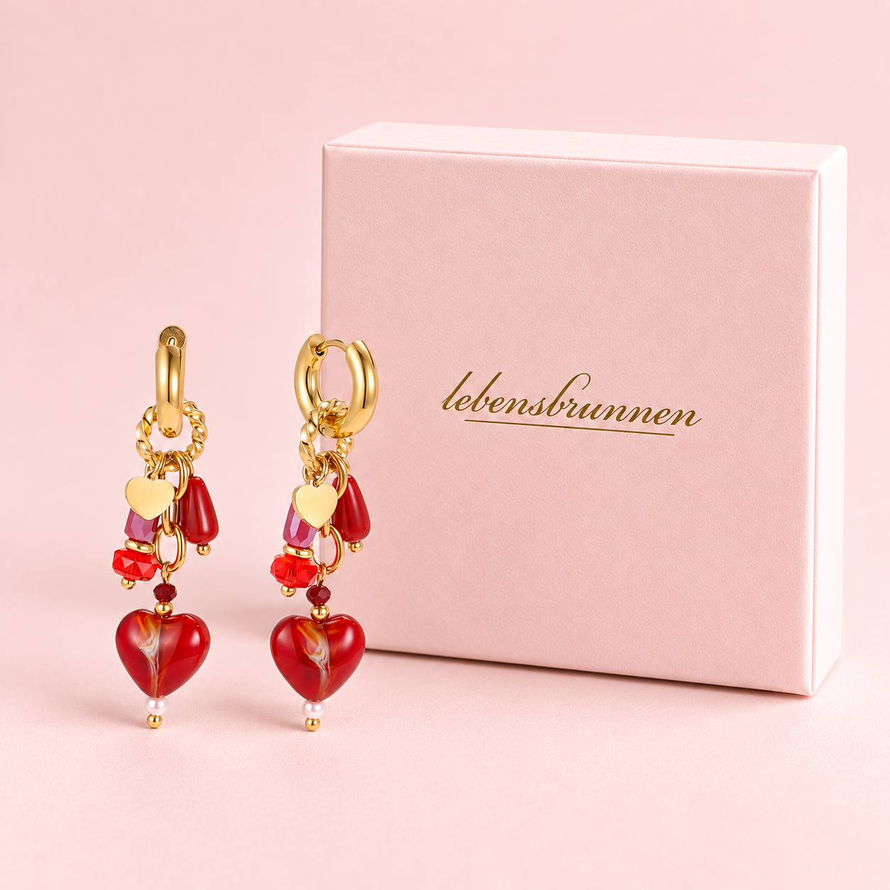 Rote Herz Ohrringe "Red Heart" mit schönen Details – vergoldet, 48 × 14 mm