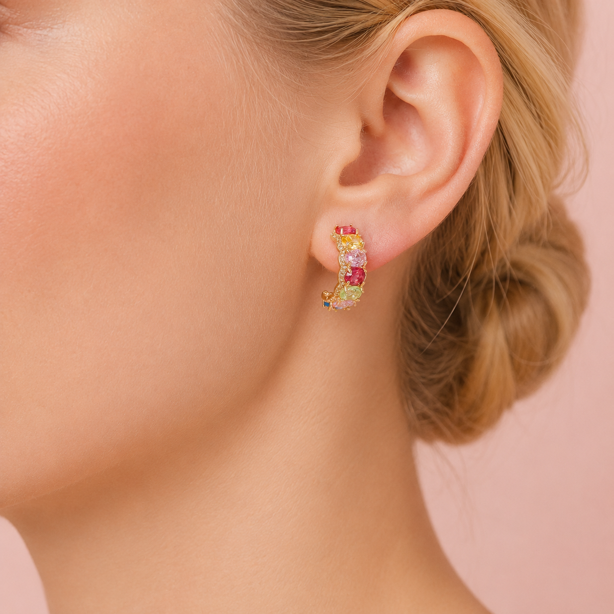 Halbcreolen mit bunten, ovalen Zirkonia "Magic" – vergoldet, 19 mm
