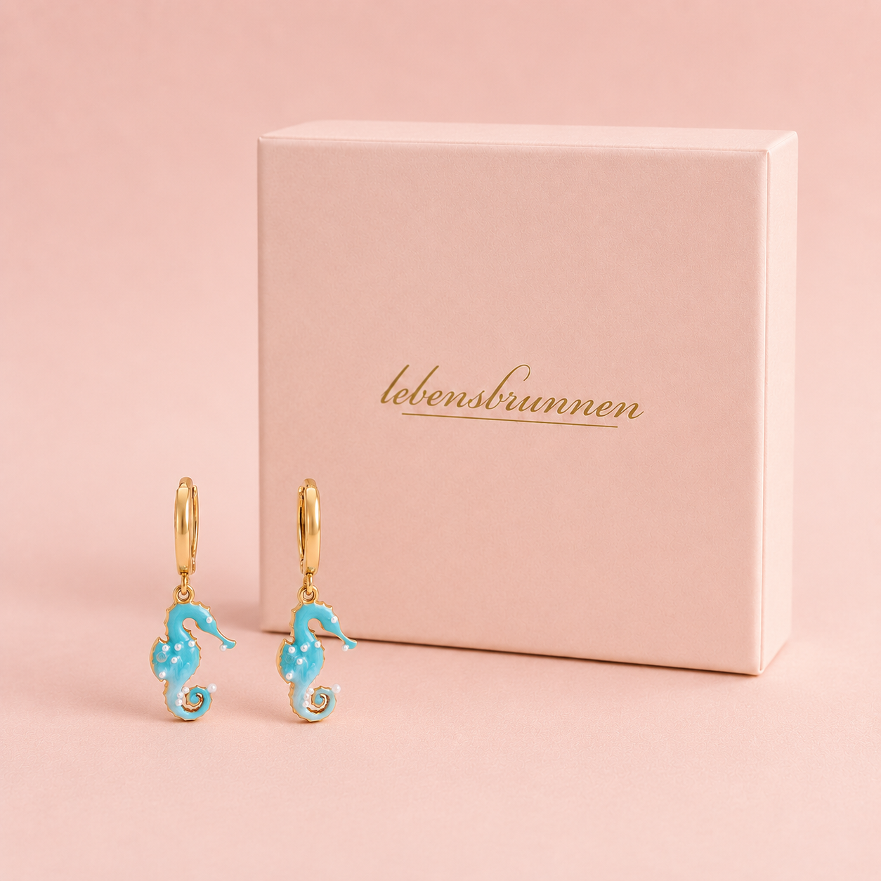 Hellblaue Seepferdchen Ohrringe - vergoldet, 12*30 mm