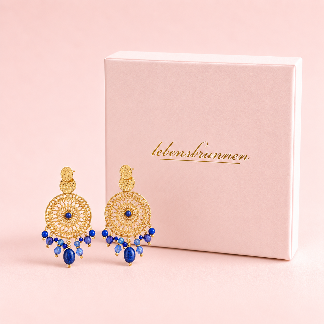 Griechische Blaue Mandala Ohrringe "Santorini Vibes" mit feinen Details – vergoldet, 76 × 32 mm