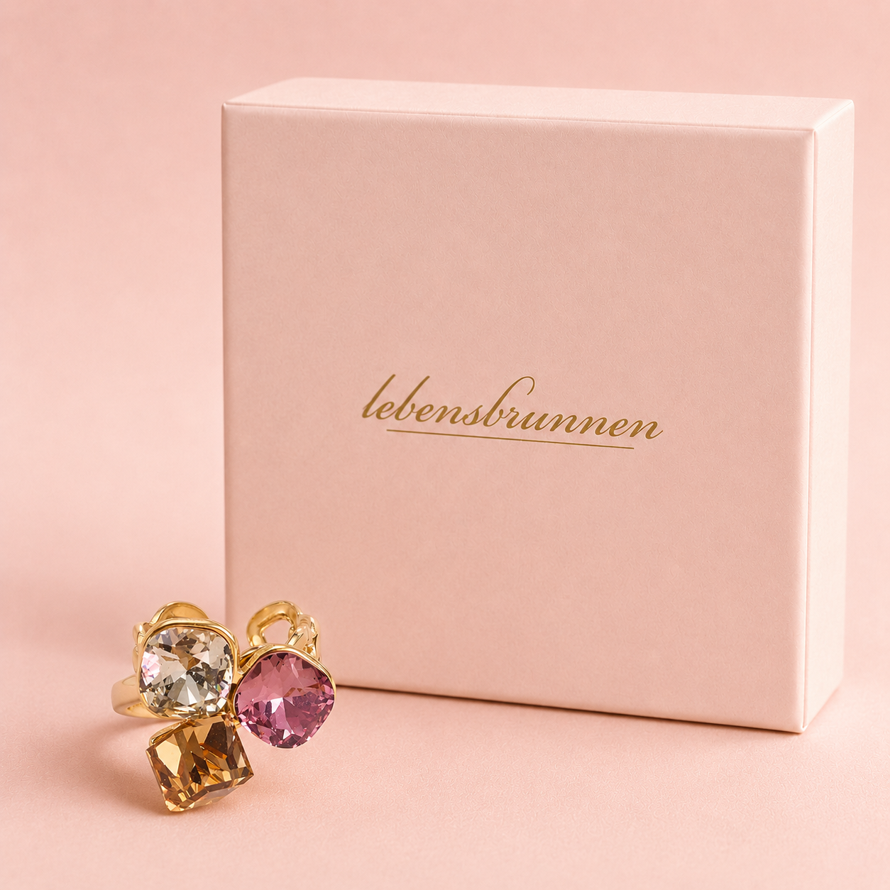 Verstellbarer Statement Ring mit drei Glassteinen – Braun / Rosa, vergoldet