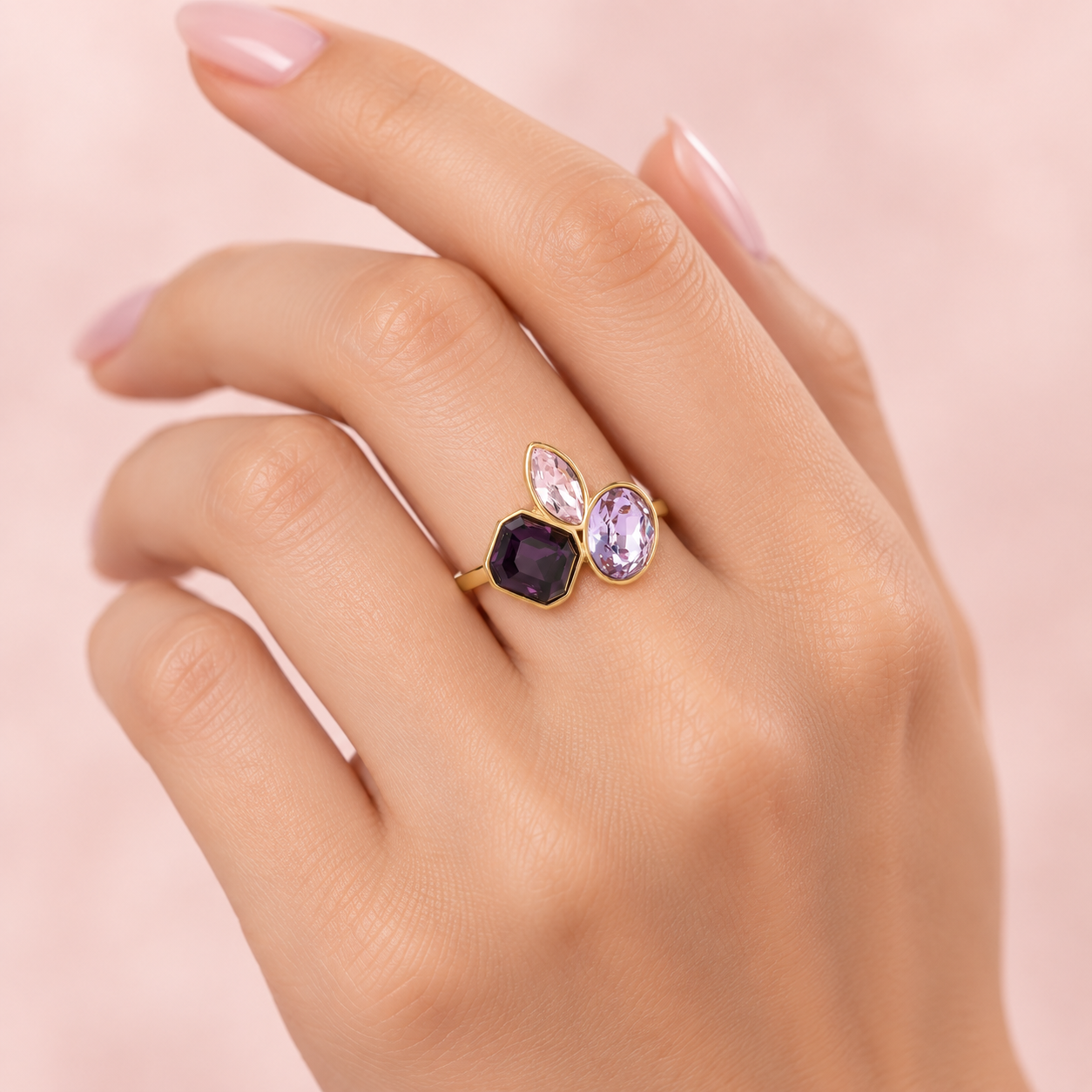 Statement Ring mit drei Glassteinen in violett / lila, verstellbar, vergoldet
