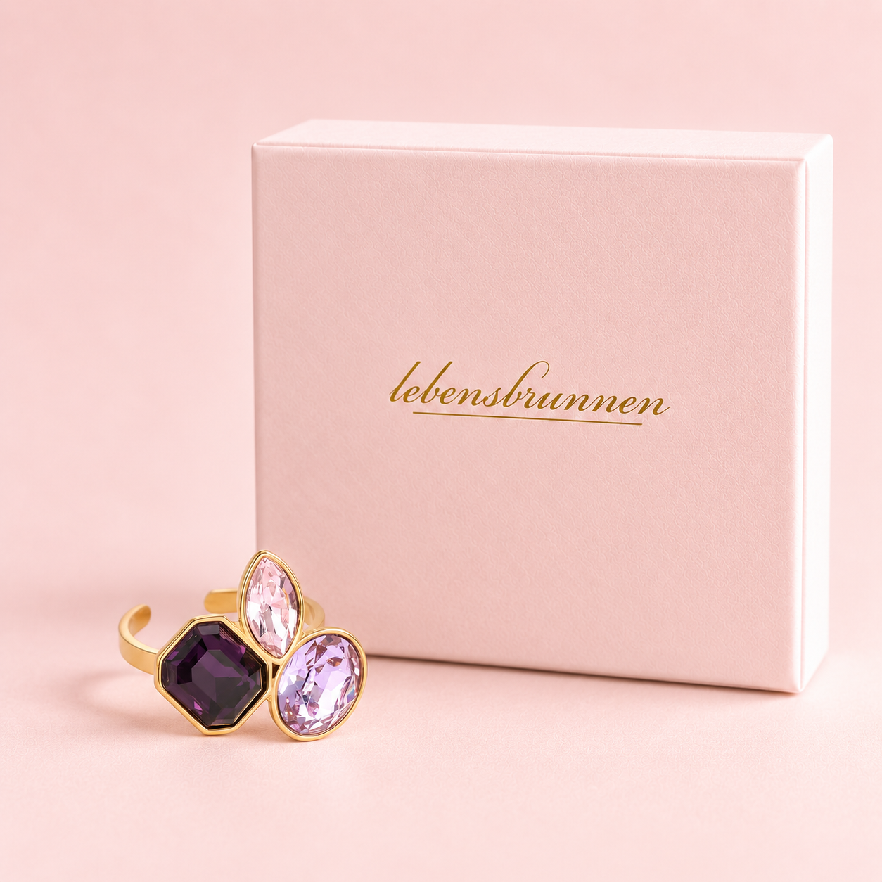 Statement Ring mit drei Glassteinen in violett / lila, verstellbar, vergoldet