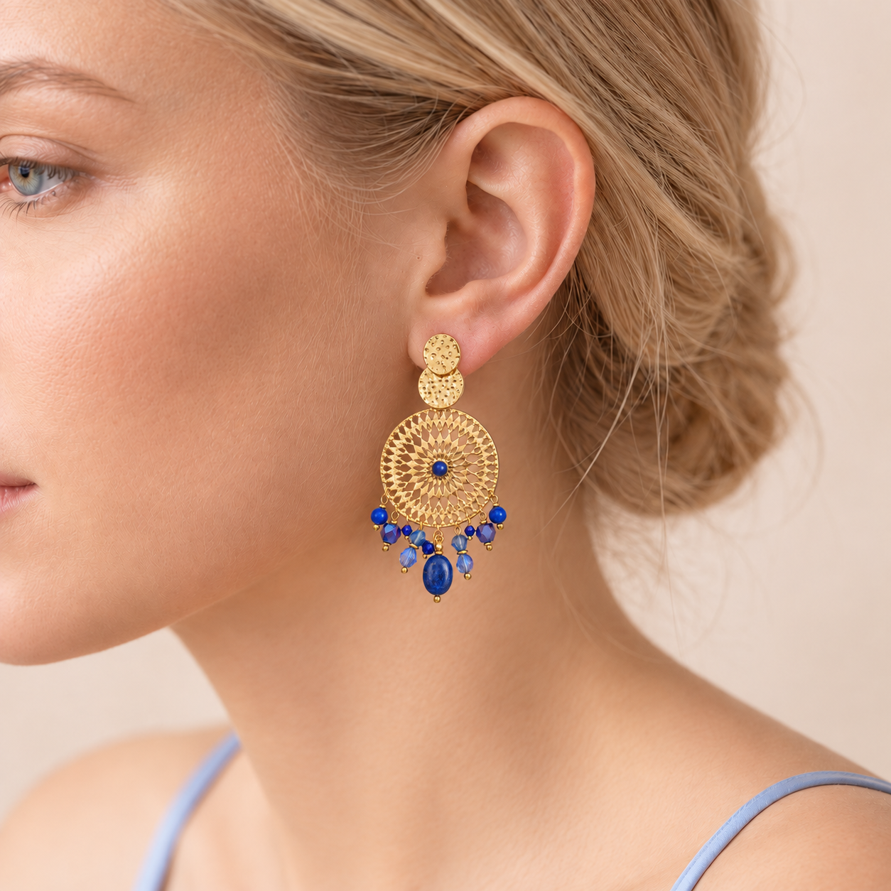 Griechische Blaue Mandala Ohrringe "Santorini Vibes" mit feinen Details – vergoldet, 76 × 32 mm