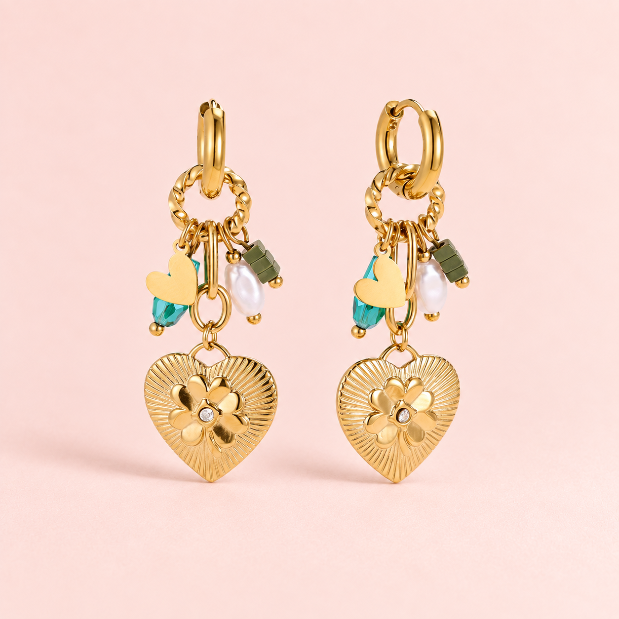 Herz-Blumen Ohrringe "Hearty Flower" mit schönen Details – vergoldet, 46 × 17 mm