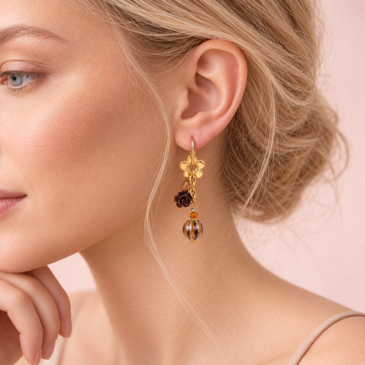 Goldene Blume mit brauner Rose Ohrringe "Herbstrose" mit schönen Details – vergoldet, 54 × 13 mm