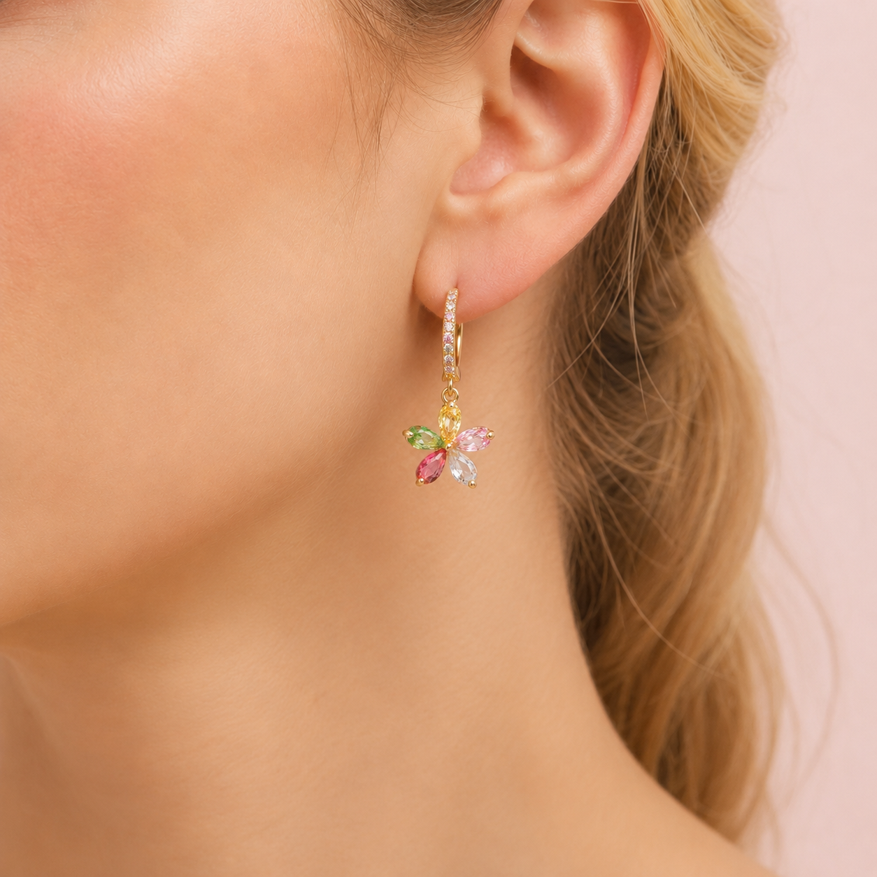 Blumen Creolen mit Zirkonia – vergoldet, 26 mm
