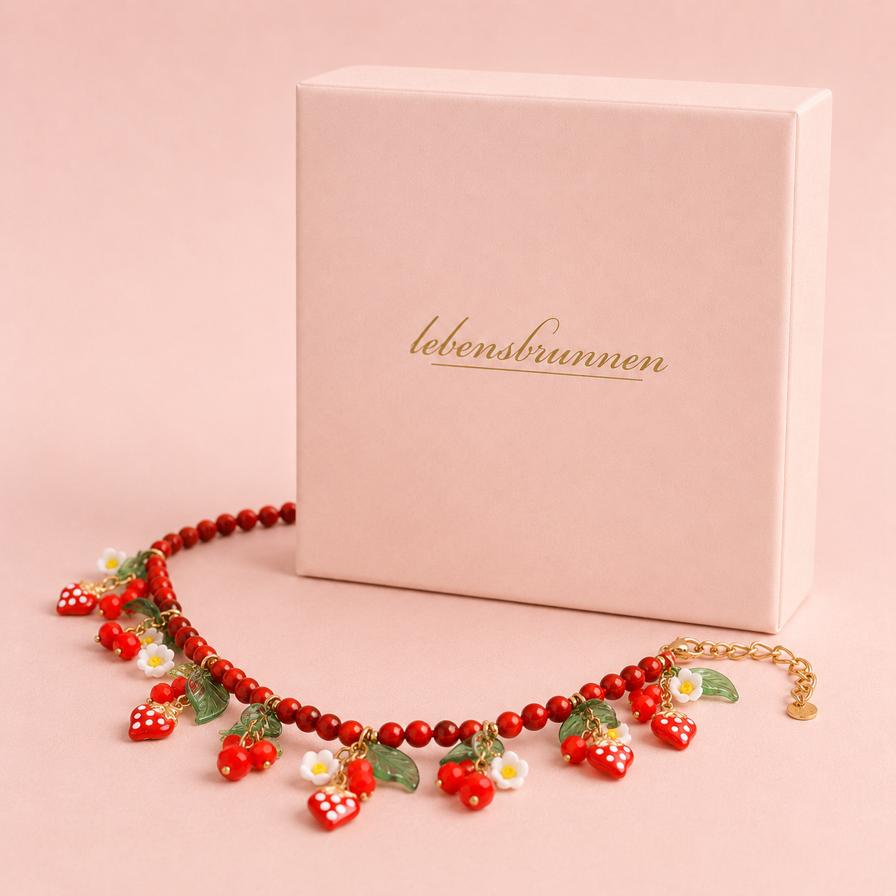 Erdbeer Halskette mit Blüten – vergoldet, 42 + 5 cm