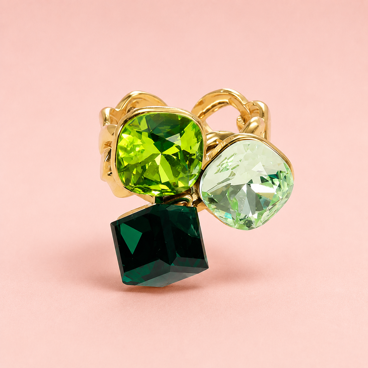 Verstellbarer Statement Ring mit drei Glassteinen – Grün, vergoldet