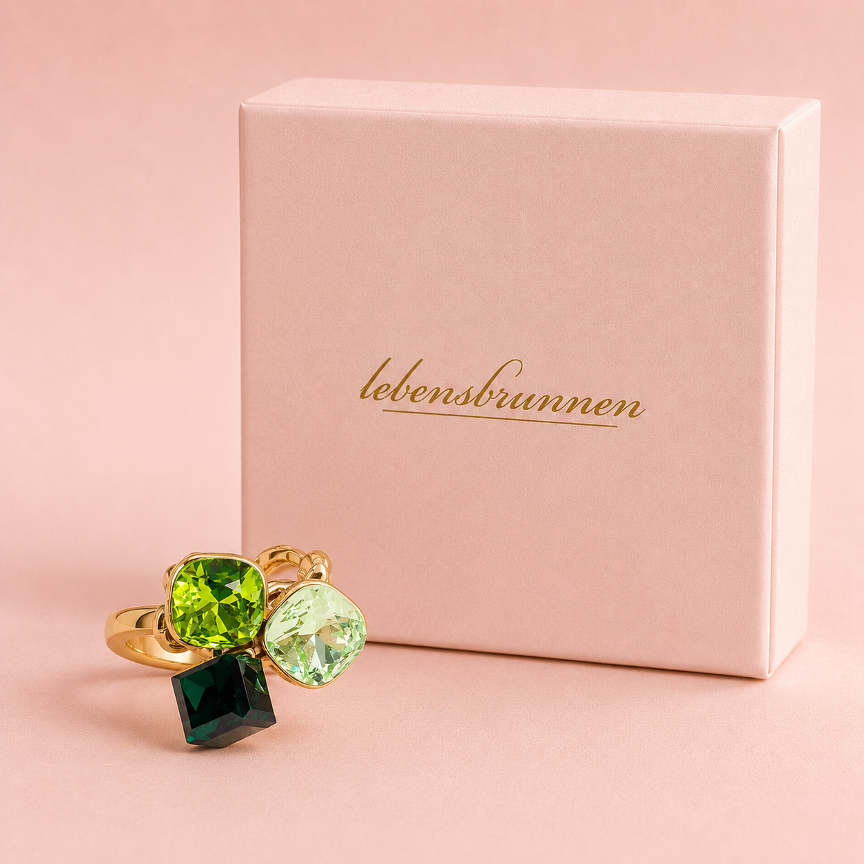 Verstellbarer Statement Ring mit drei Glassteinen – Grün, vergoldet